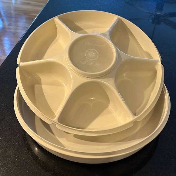 Vintage Tupperware Divided Veggie / Fruit / Appetizer Tray - Picture 2 of 13